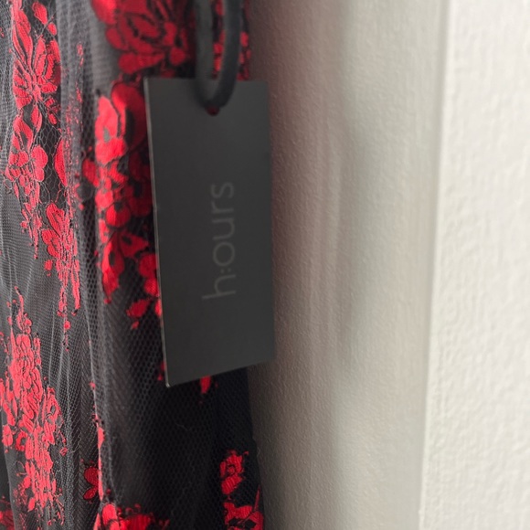 H:ours Leonardo One Shoulder Cut-Out Gown in Spanish Red/Black - Picture 5 of 6